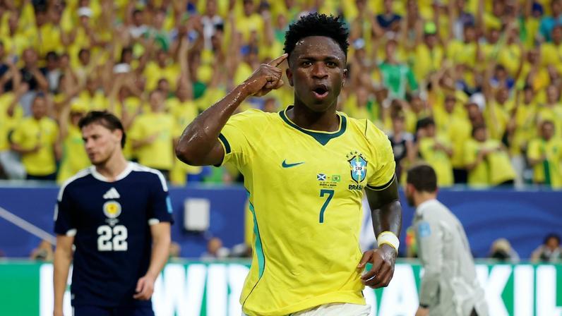 Jornal português escala Vini Jr em seleção da fase de grupos da Copa — Foto: Reprodução A Bola