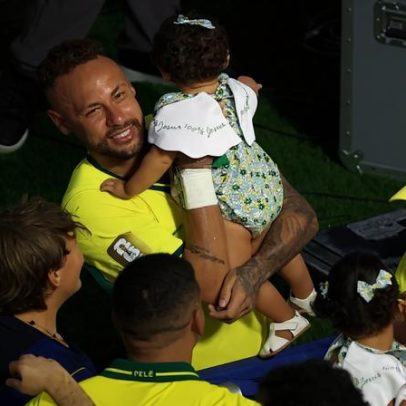 Neymar celebra estreia na Copa 2026 com beijo na esposa e abraço aos filhos