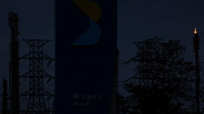 Logo da petroquímica Braskem na unidade de Triunfo, Brasil, em 15 de dezembro de 2025. REUTERS/Diego Vara
