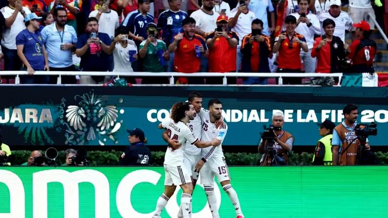 Gol Espanha Baena Uruguai x Espanha — Foto: Reuters