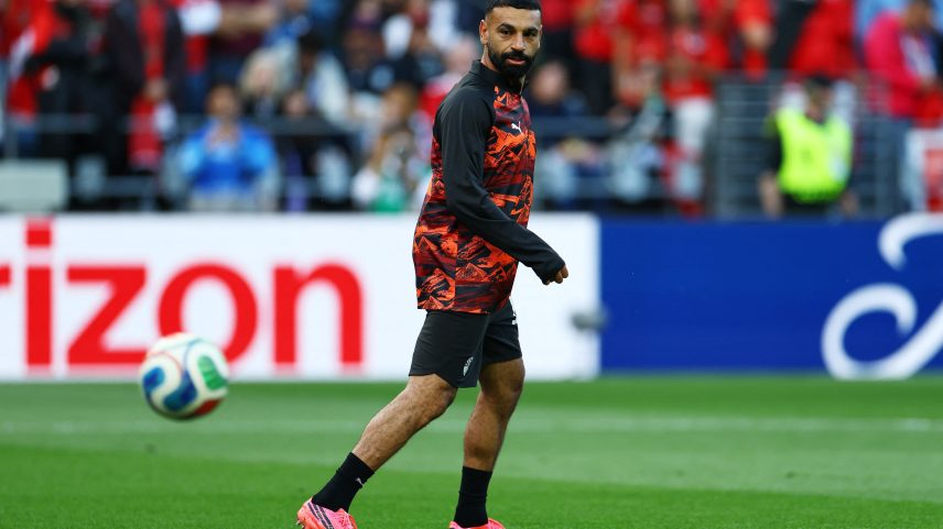Salah sente lesão em Egito x Irã — Foto: Robbie Jay Barratt - AMA/Getty Images