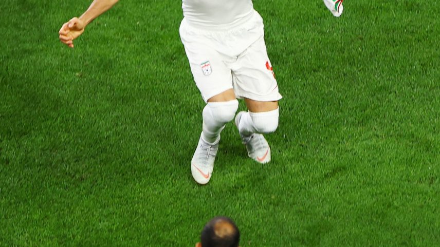 Khalilzadeh comemora gol do Irã que seria anulado pelo VAR em seguida — Foto: Reuters