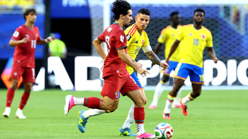 James Rodríguez em ação pela Colômbia contra Portugal — Foto: Reuters