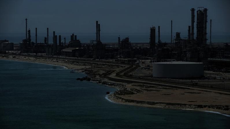 Vista geral da refinaria de petróleo e do terminal petrolífero da Saudi Aramco em Ras Tanura, na Arábia Saudita, em 21 de maio de 2018. REUTERS/Ahmed Jadallah/Foto de arquivo