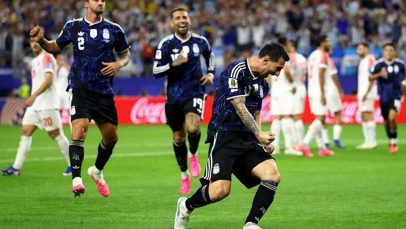 Lionel Messi, da Argentina, comemora ao marcar o terceiro gol da sua seleção contra a Jordânia 27 de junho de 2026 REUTERS/Hannah Mckay