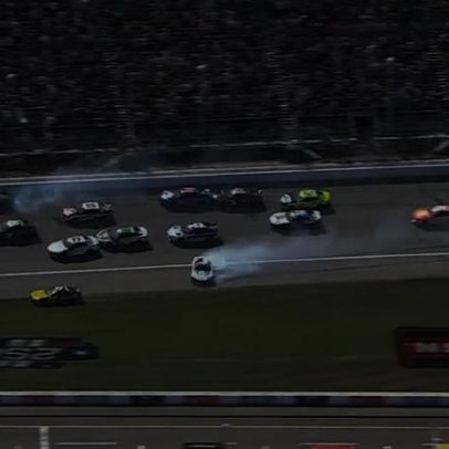 Big One em Michigan envolve nove carros e retira Tyler Reddick da corrida