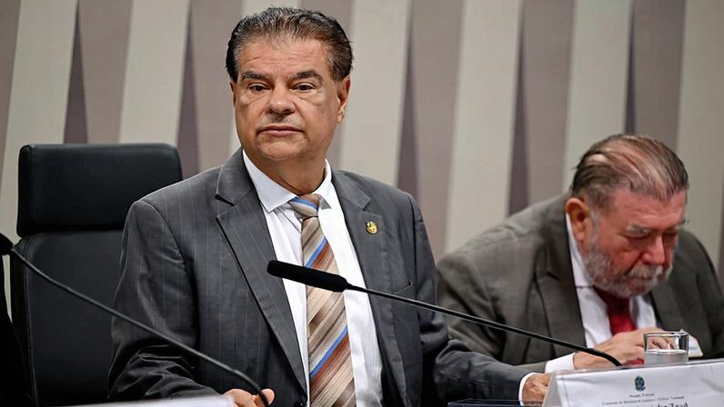 Mesa: presidente da CRE, senador Nelsinho Trad (PSD-MS); diretor da Agência Brasileira de Cooperação (ABC), embaixador Ruy Carlos Pereira.