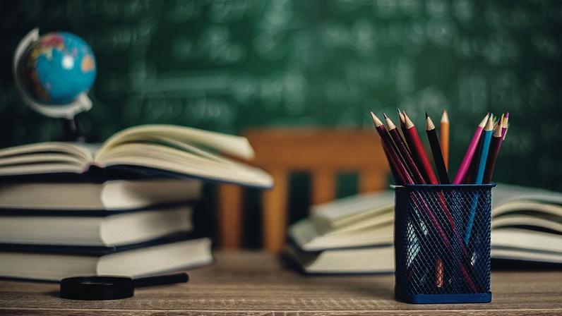 Na FE USP, especialistas do Brasil e do exterior irão debater a educação e os desafios contemporâneos – Foto: jcomp/Freepik