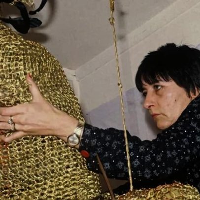 Artista feminista Raymonde Arcier, que trabalhava com tecido, morre aos 86
