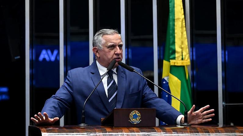 Em discurso, à tribuna, senador Izalci Lucas (PL-DF).