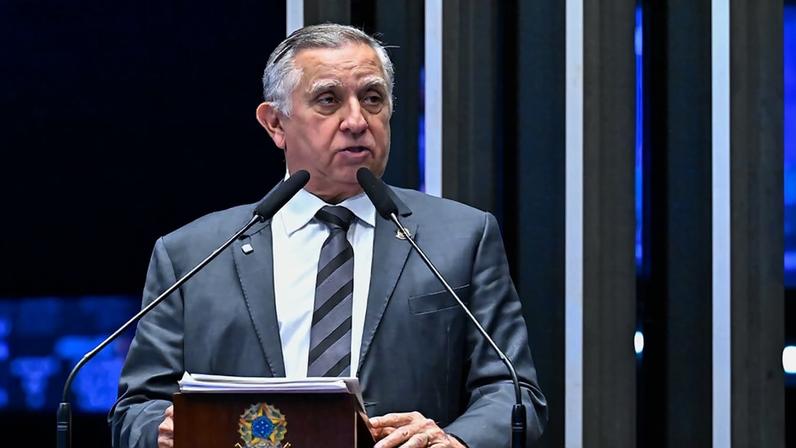Em discurso, à tribuna, senador Izalci Lucas (PL-DF).