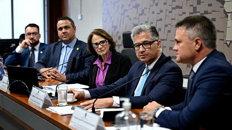 Mesa: diretor do Programa Estadual de Proteção, Auxílio e Assistência a Vítimas da Violência e a Testemunhas Ameaçadas em Santa Catarina (Potege-SC), Márcio do Nascimento; coordenador-geral de Segurança de Dignitários, Grandes Eventos e Depoentes Especiais da Polícia Federal, Delano Cerqueira Bunn; presidente eventual da CSP, senadora Damares Alves (Republicanos-DF); procurador Regional da República, Leonardo Cardoso de Freitas; subsecretário dos Conselhos Comunitários de Segurança da Secretaria de Estado de Segurança Pública do Distrito Federal, tenente-coronel Luiz Gustavo Danzmann.