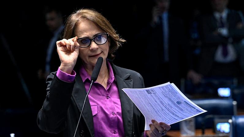 Senadora Damares Alves (Republicanos-DF) em pronunciamento à bancada.