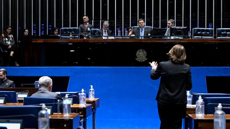 Senadora Damares Alves (Republicanos-DF) em pronunciamento à bancada.