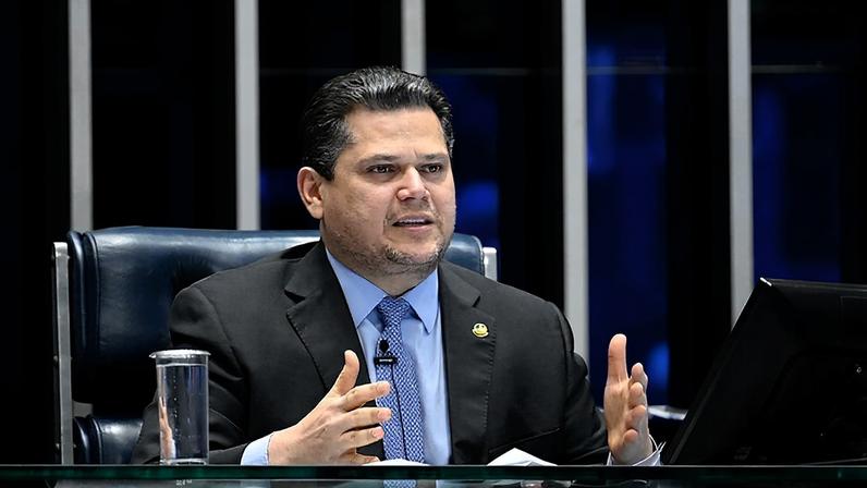 Presidente do Senado Federal, senador Davi Alcolumbre (União-AP) conduz sessão.