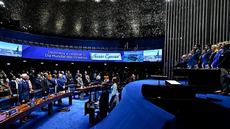 Mesa: diretor Geral do Instituto Nacional de Pesquisas Oceânicas e Professor de Estruturas Oceânicas e Engenharia Submarina da Universidade Federal do Rio de Janeiro, Segen Stefen; presidente do Superior Tribunal de Justiça (STJ), Herman Benjamin; secretário da Comissão Interministerial para os Recursos do Mar da Marinha do Brasil, Robledo de Lemos Costa e Sá; presidente e requerente desta sessão, senador Nelsinho Trad (PSD-MS); secretário desta sessão; secretária-Executiva do Ministério do Meio Ambiente e Mudança do Clima, Anna Flávia de Senna Franco; professora Adjunta da Faculdade de Direito da Universidade de Brasília (UnB), Carina Oliveira; velejadora e Ativista, Heloísa Schürmann.