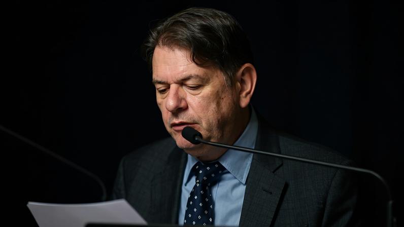 Em pronunciamento, à bancada, senador Cid Gomes (PSB-CE).