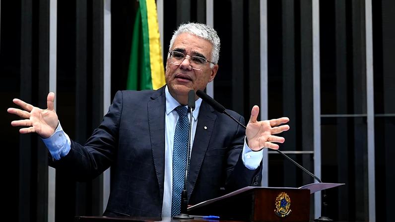 Em discurso, à tribuna, senador Eduardo Girão (Novo-CE).