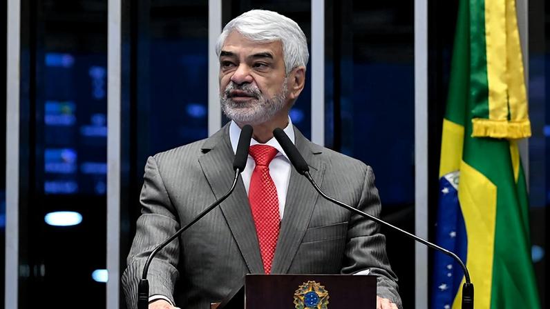 Em discurso, à tribuna, senador Humberto Costa (PT-PE).