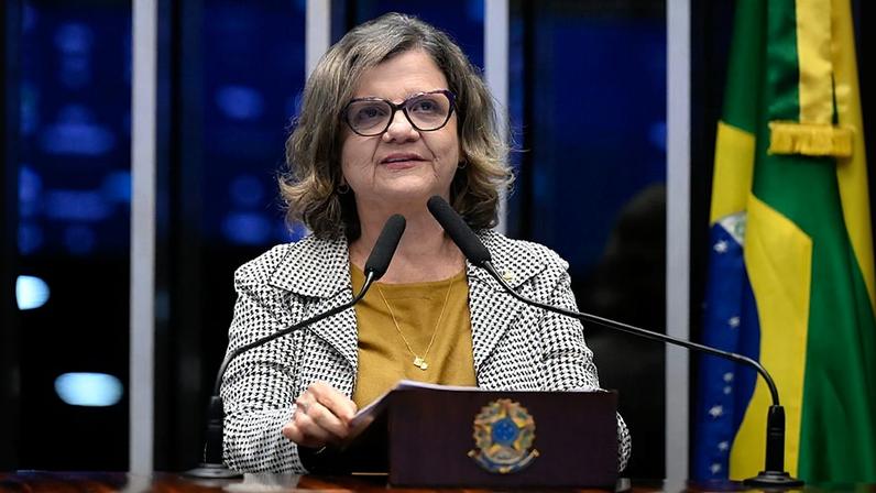 À tribuna, em discurso, senadora Teresa Leitão (PT-PE).