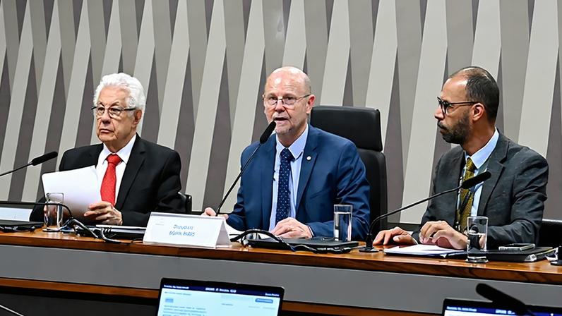 Mesa: presidente da CPCMS, deputado Arlindo Chinaglia (PT-SP); deputado Bohn Gass (PT-RS).