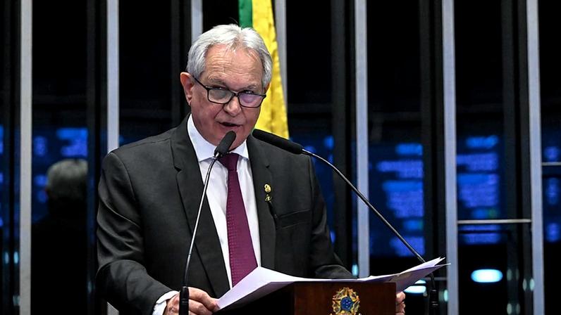 Em discurso, à tribuna, senador Hermes Klann (PL-SC).