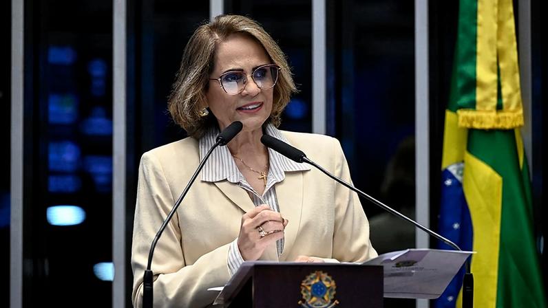 Em discurso, à tribunaa, senadora Damares Alves (Republicanos-DF).