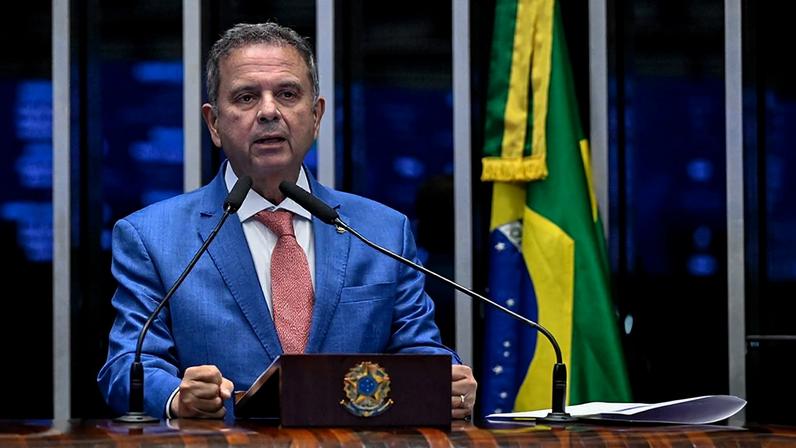 À tribuna, em discurso, senador Rogerio Marinho (PL-RN).