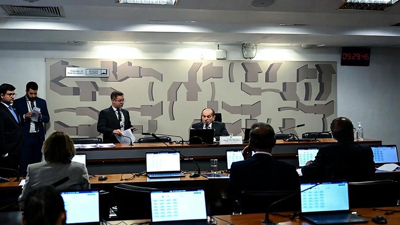 Mesa: presidente da CAS, senador Marcelo Castro (MDB-PI).
