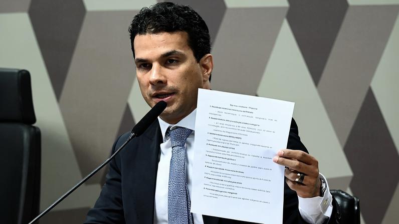 Em pronunciamento, à mesa, senador Irajá (PSD-TO),