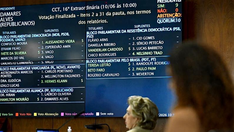 À bancada, senadora Ivete da Silveira (MDB-SC).