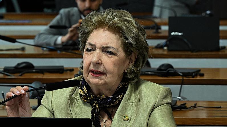 Em pronunciamento, à bancada, senadora Ivete da Silveira (MDB-SC).