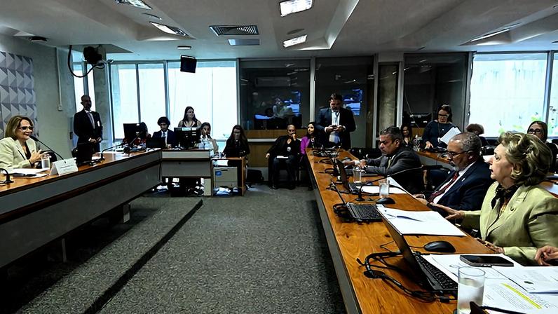 Bancada: senador Dr. Hiran (PP-RR); senador Paulo Paim (PT-RS); senadora Ivete da Silveira (MDB-SC), em pronunciamento.