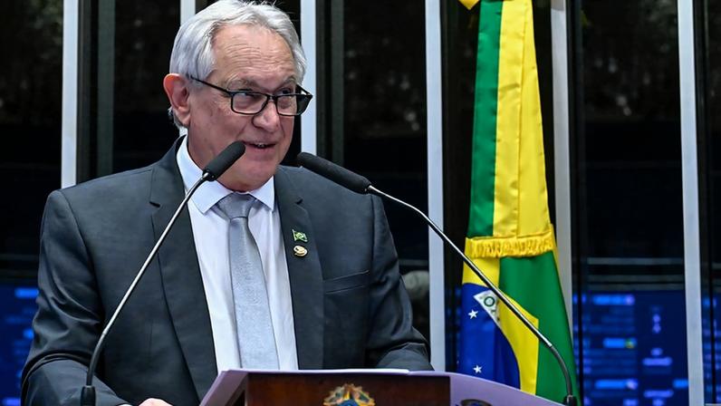 Em discurso, à tribuna, senador Hermes Klann (PL-SC).