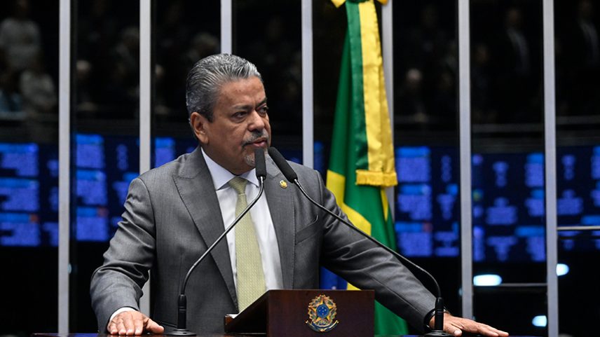 Deputado Marcel van Hattem (Novo-RS) em discurso à tribuna.
