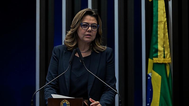 Em discurso, à tribuna, senadora Leila Barros (PDT-DF).