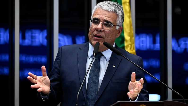 Em discurso, à tribuna, senador Eduardo Girão (Novo-CE).