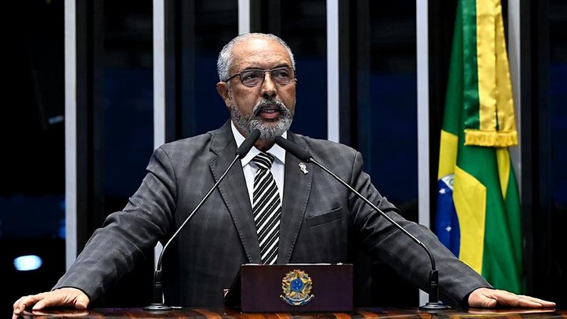 Em discurso, à tribuna, senador Paulo Paim (PT-RS).