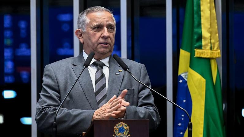 Em discurso, à tribuna, senador Izalci Lucas (PL-DF).