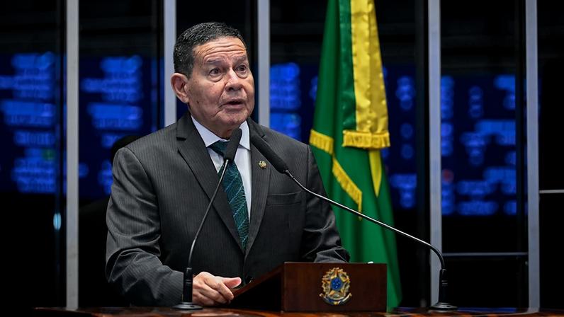 Em discurso, à tribuna, senador Hamilton Mourão (Republicanos-RS).