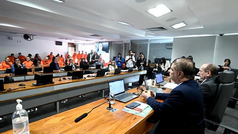 Mesa: presidente da CAS, senador Marcelo Castro (MDB-PI); senador Nelsinho Trad (PSD-MS).
