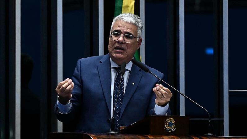 Senador Eduardo Girão (Novo-CE) em discurso à tribuna.