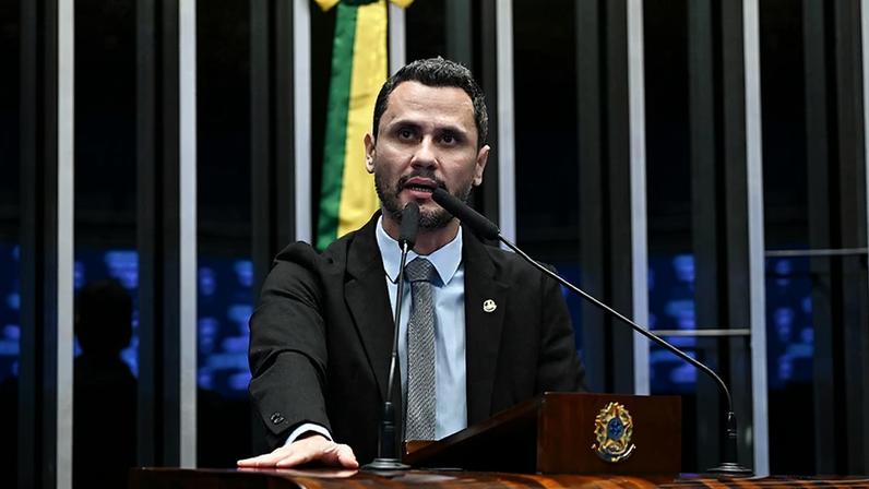 Em discurso, à tribuna, senador Cleitinho (Republicanos-MG).