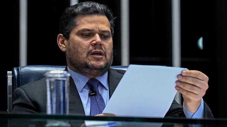 Mesa: presidente do Senado Federal, senador Davi Alcolumbre (União-AP).