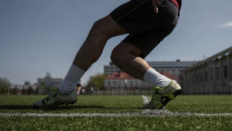 Mudanças frequentes nas comissões técnicas e calendários cada vez mais apertados podem aumentar a sobrecarga física dos atletas, elevando o risco de lesões musculares no futebol