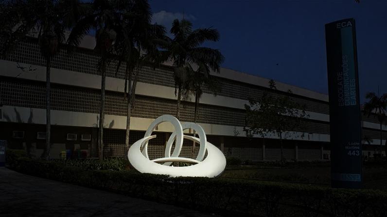 Fachada do prédio central da Escola de Comunicações e Artes (ECA) da USP – Foto: ECA-USP