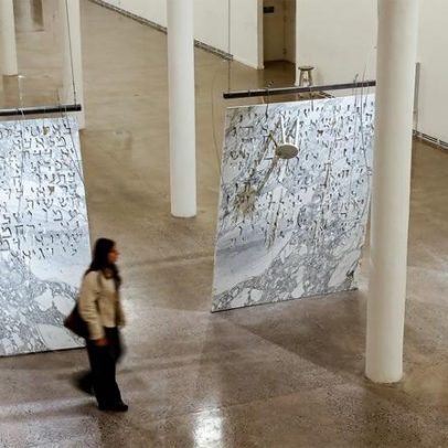 Exposição une linguagens artísticas e idiomas