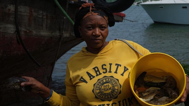 Pescadores de Mida Creek, Quênia, enfrentam oceano em mudança com esperança