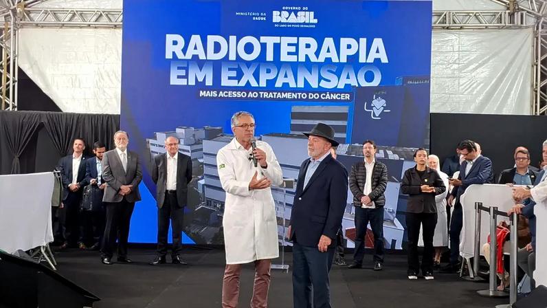 Lula acompanhou entrega de acelerador nuclear de alta tecnologia para Hospital Santa Marcelina, na zona leste da capital paulista (Paula Felix/VEJA)