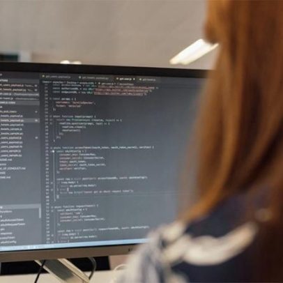 USP São Carlos abre vagas de monitoria para projeto de tecnologia voltado a mulheres
